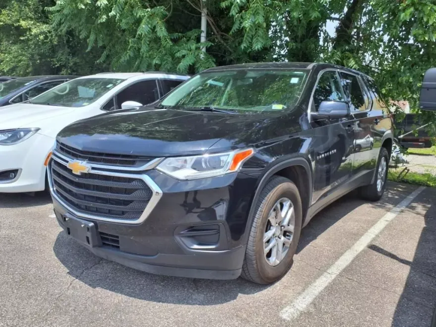 2021 Chevrolet Traverse LS photo 1