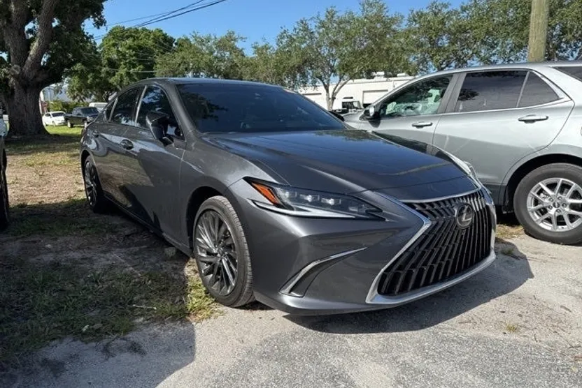 2024 Lexus ES 300h Ultra Luxury photo 1