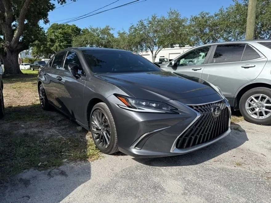 2024 Lexus ES 300h Ultra Luxury photo 1