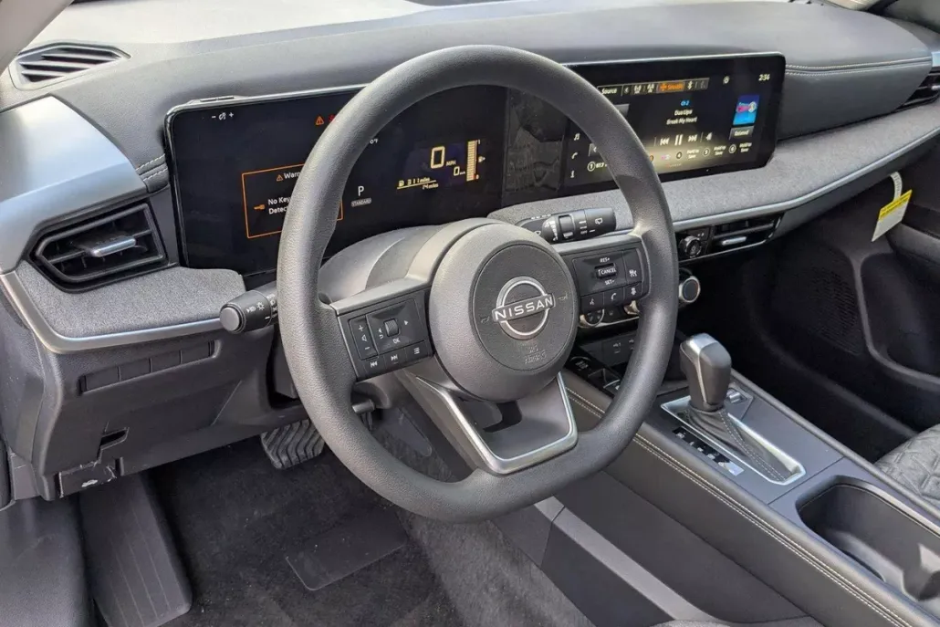 2025 Nissan Kicks SV photo 1