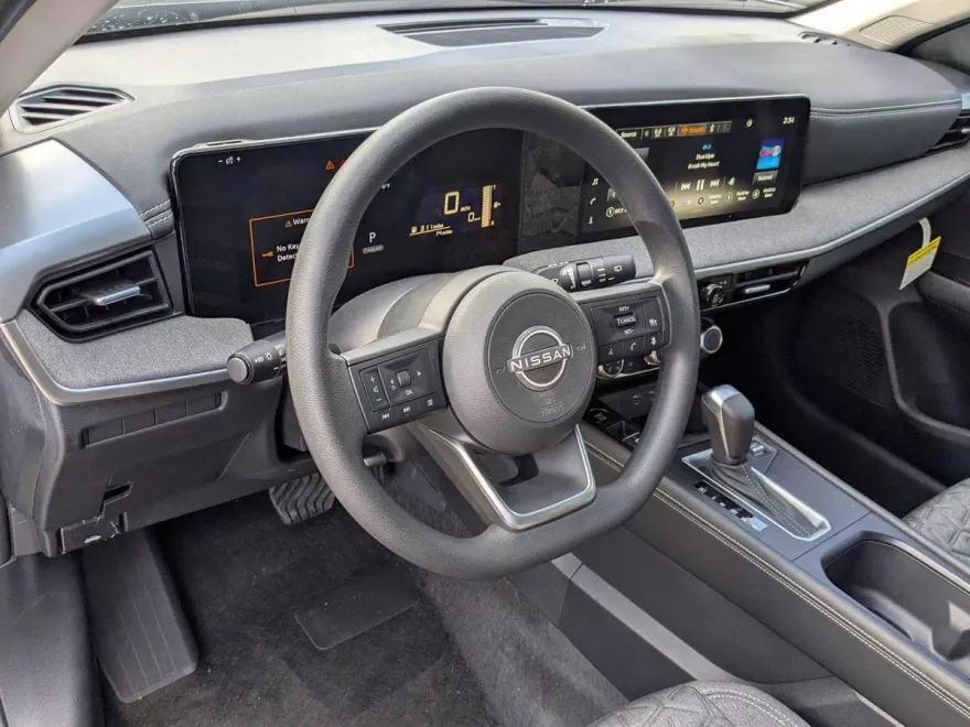 2025 Nissan Kicks SV photo 1