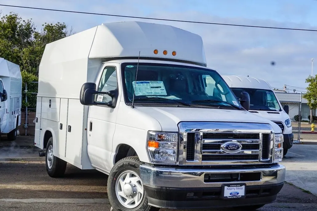 2025 Ford E-350 photo 1