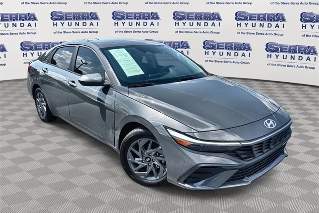 2024 Hyundai Elantra SEL photo 1