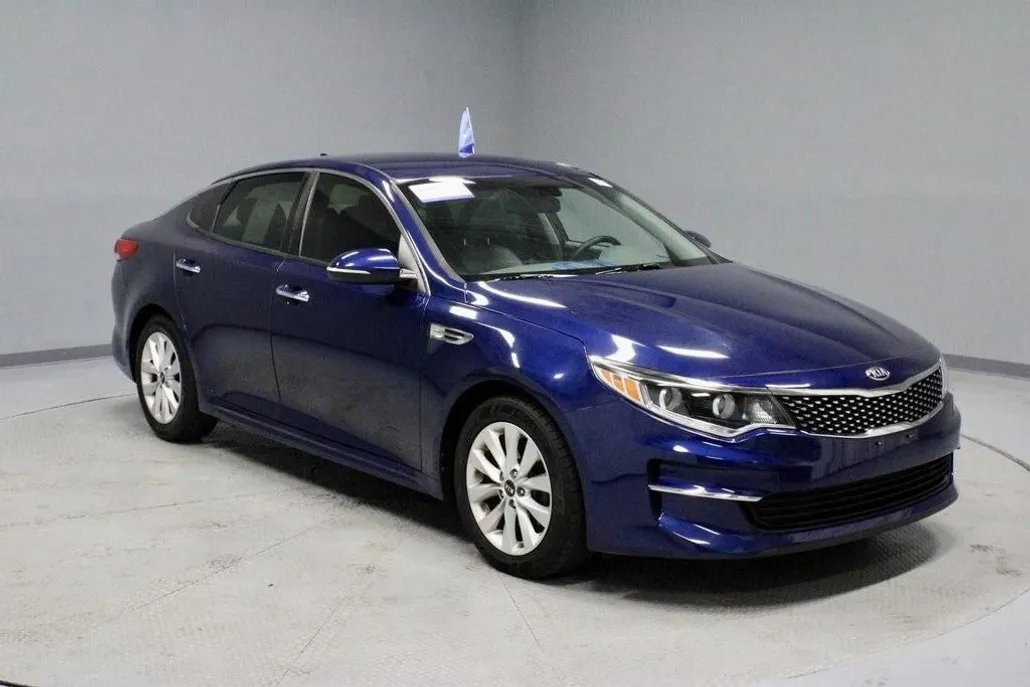 2016 Kia Optima EX photo 1