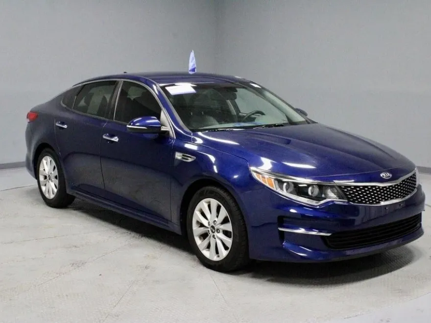 2016 Kia Optima EX photo 1