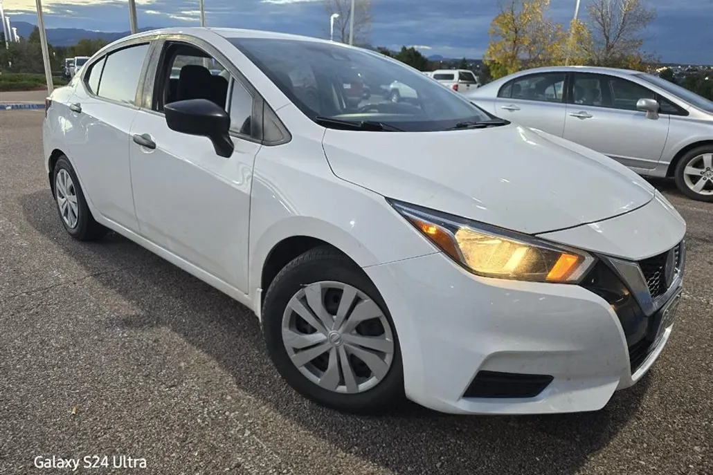 2020 Nissan Versa S photo 1