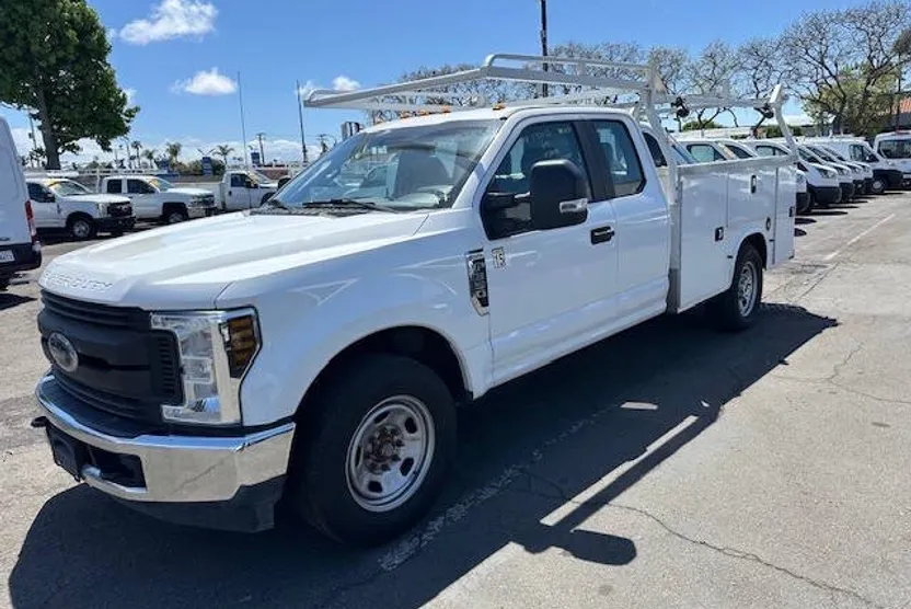 2019 Ford F-350 XL photo 1