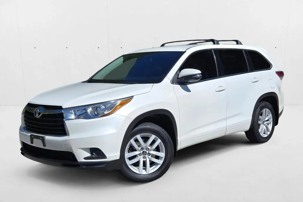 2016 Toyota Highlander LE photo 1