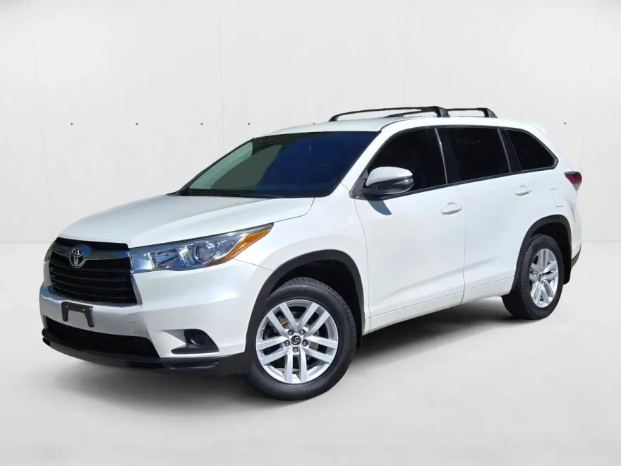 2016 Toyota Highlander LE photo 1