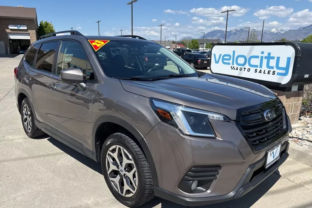 2023 Subaru Forester Premium photo 1