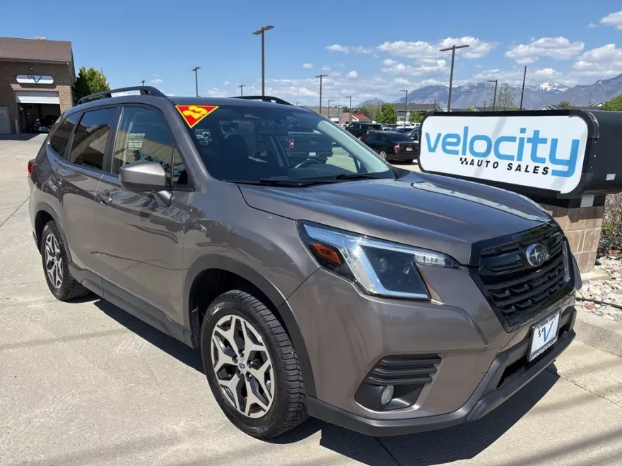 2023 Subaru Forester Premium photo 1