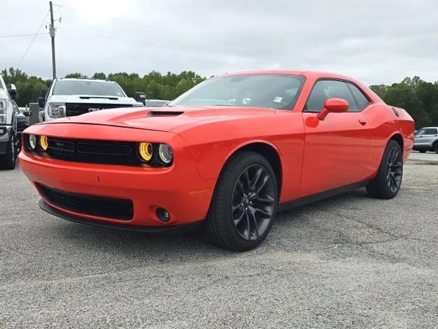 2023 Dodge Challenger SXT photo 1