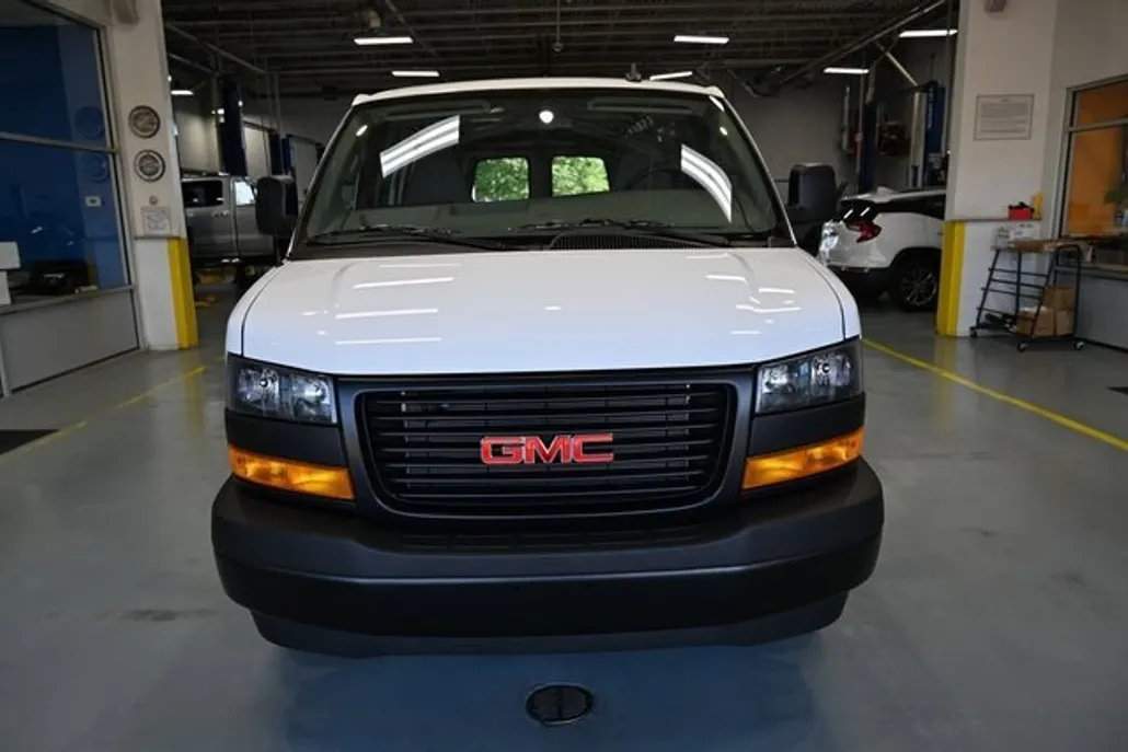 2025 Gmc Savana Cargo 3500 photo 1