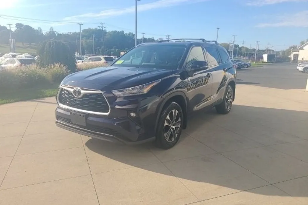 2020 Toyota Highlander XLE photo 1