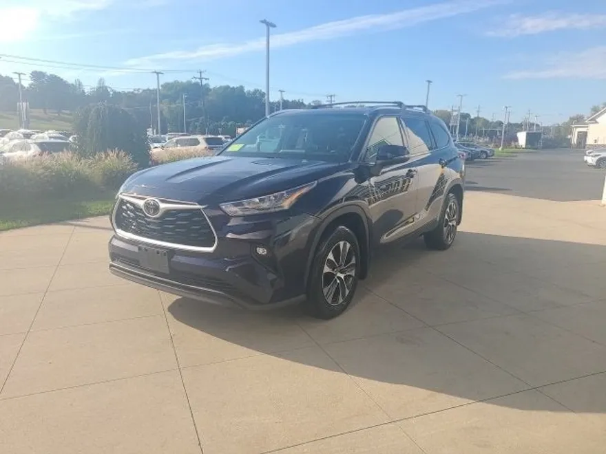 2020 Toyota Highlander XLE photo 1
