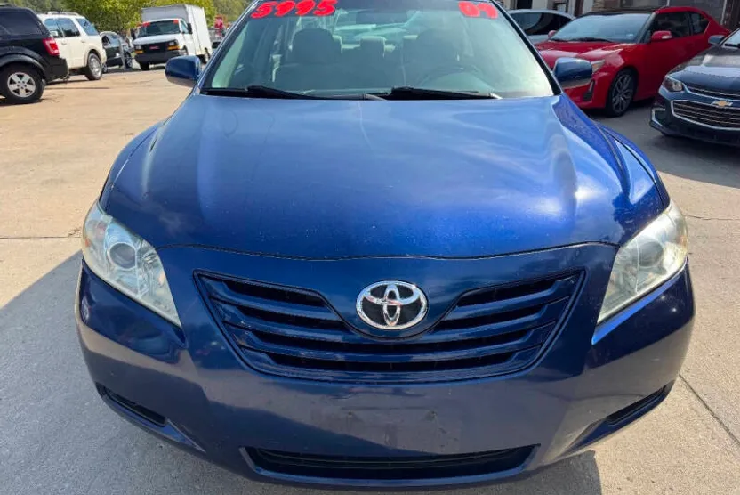 2009 Toyota Camry LE photo 1