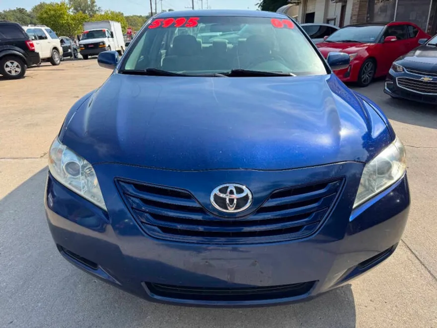 2009 Toyota Camry LE photo 1