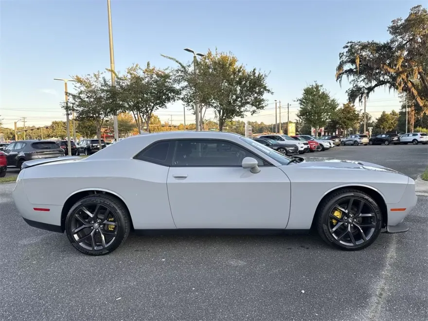 2020 Dodge Challenger SXT photo 1