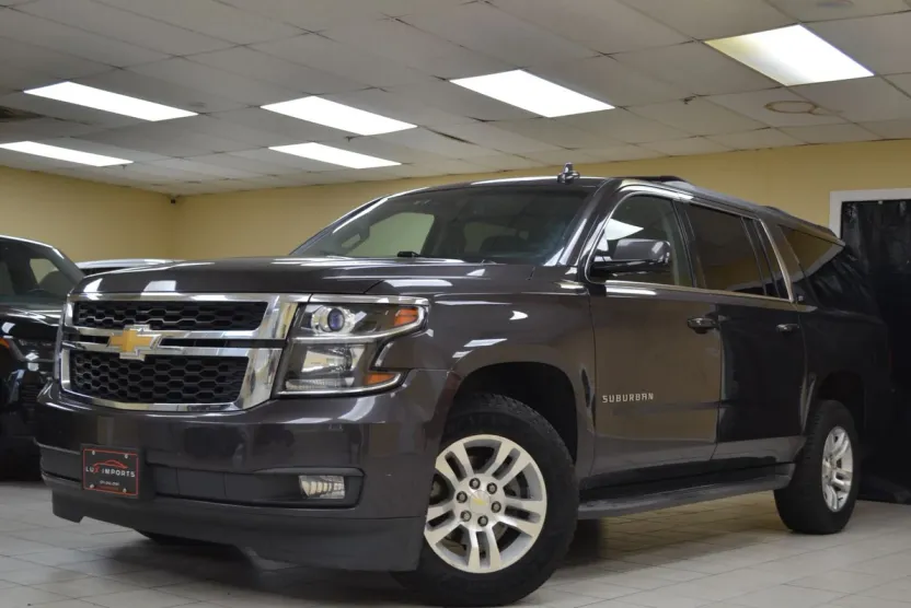 2016 Chevrolet Suburban LT photo 1