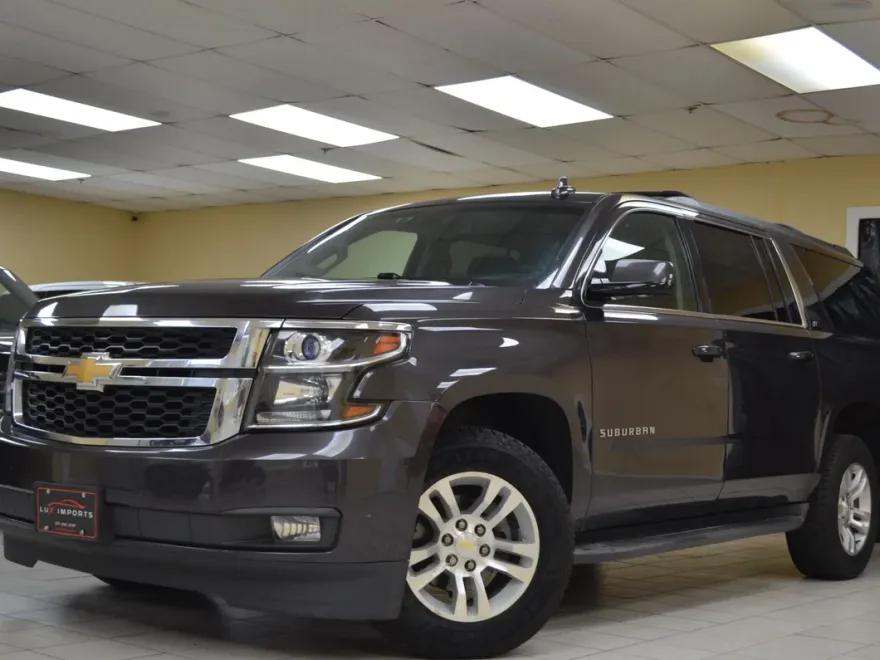 2016 Chevrolet Suburban LT photo 1