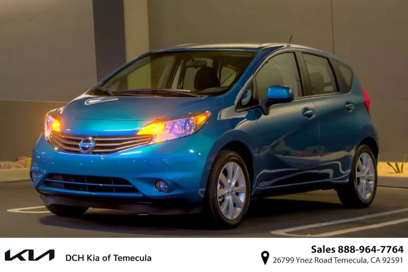 2016 Nissan Versa Note SV photo 1