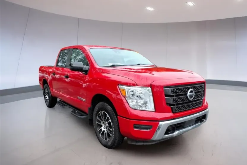 2022 Nissan Titan SV photo 1
