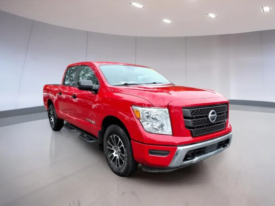 2022 Nissan Titan SV photo 1