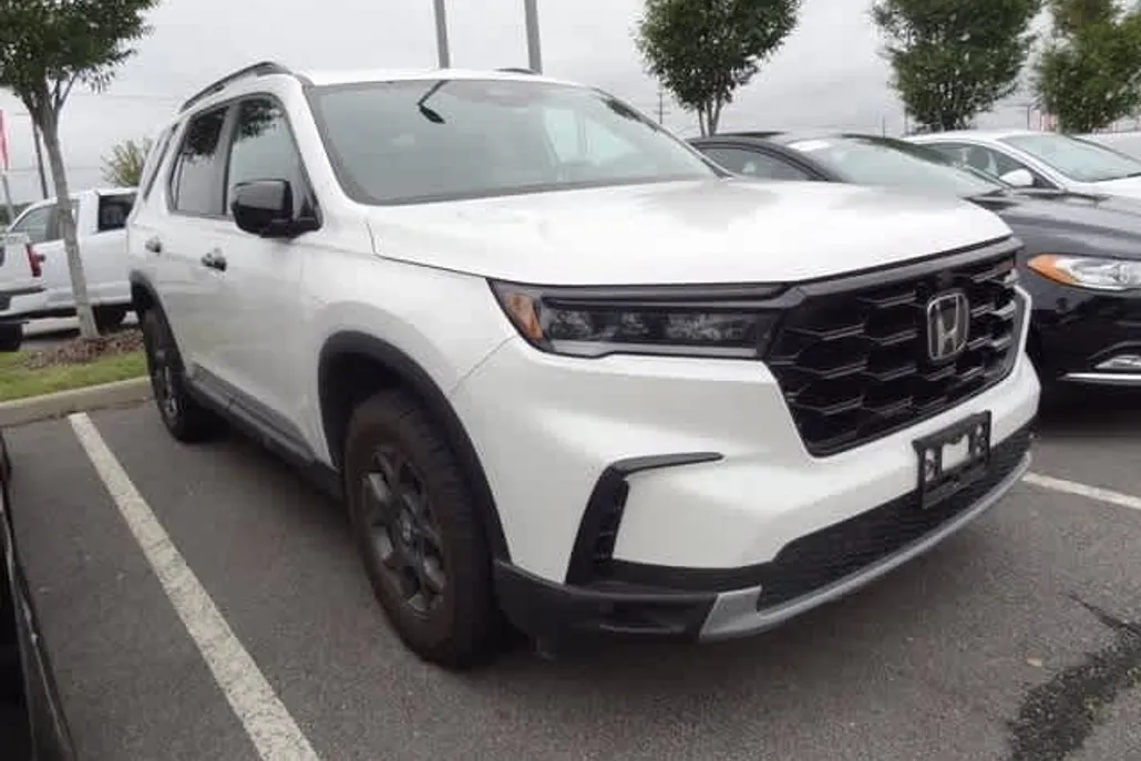 2025 Honda Pilot TrailSport photo 1