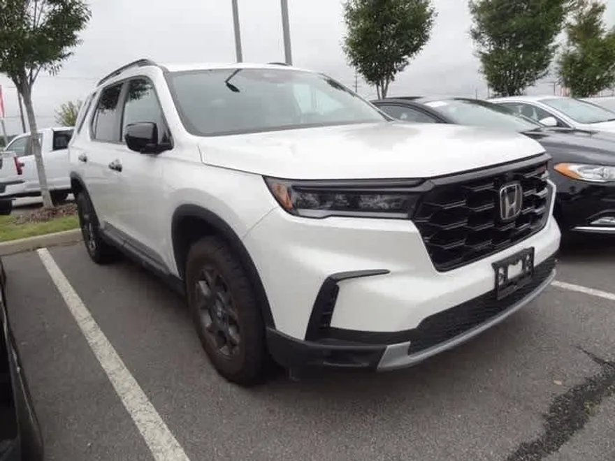 2025 Honda Pilot TrailSport photo 1
