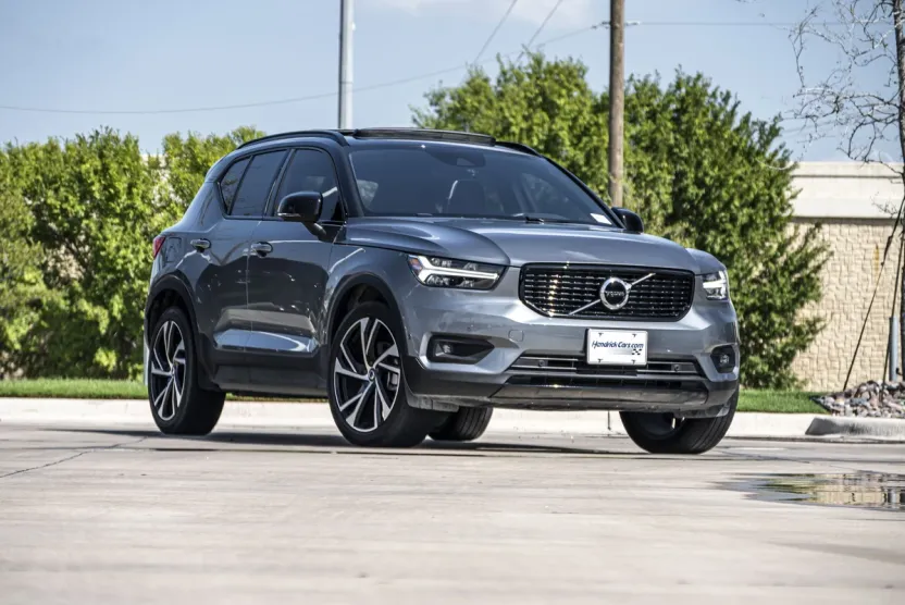 2019 Volvo XC40 R-Design T5 AWD photo 1