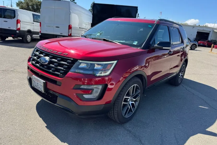 2017 Ford Explorer Sport photo 1