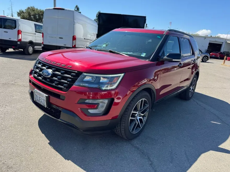 2017 Ford Explorer Sport photo 1