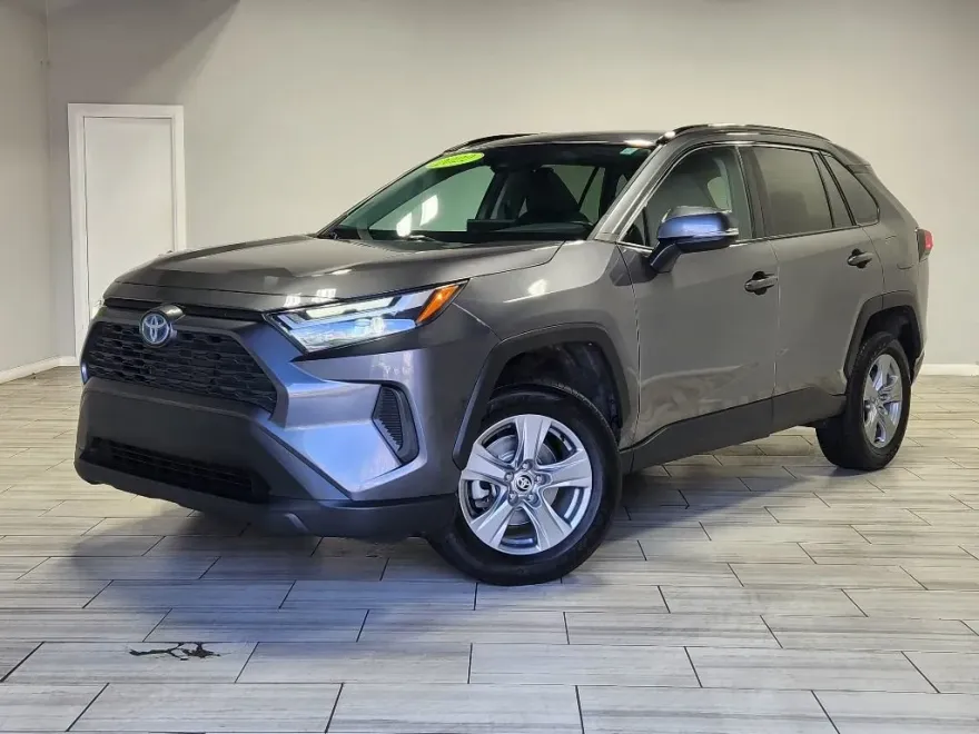 2022 Toyota RAV4 Hybrid XLE photo 1