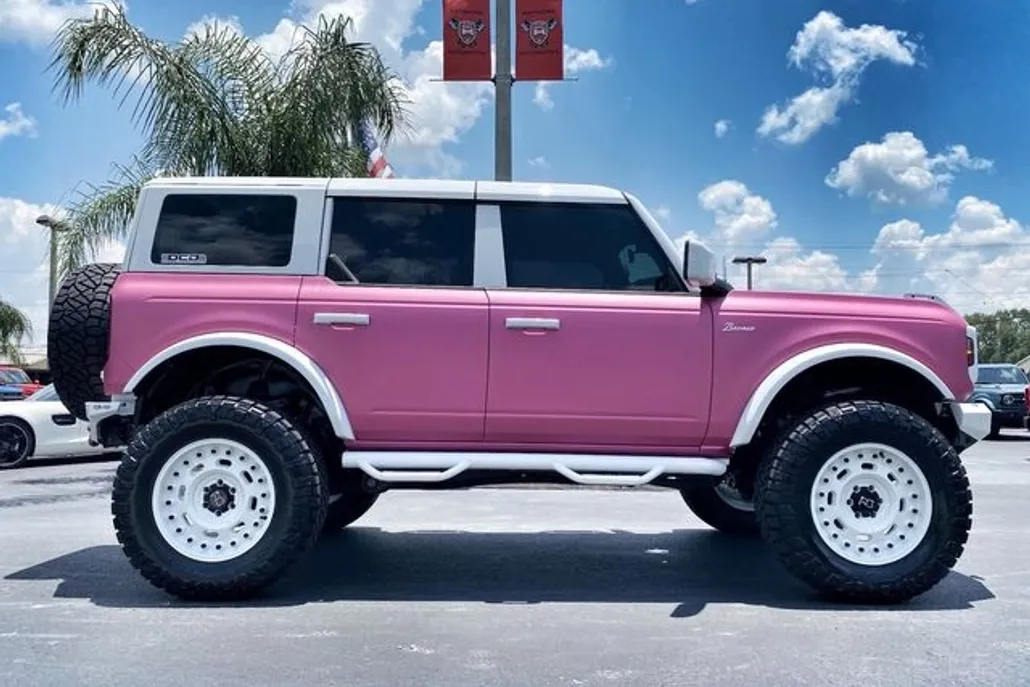 2023 Ford Bronco photo 1