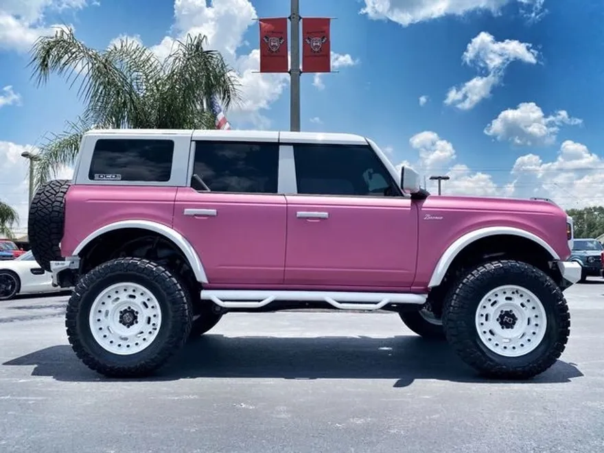 2023 Ford Bronco photo 1