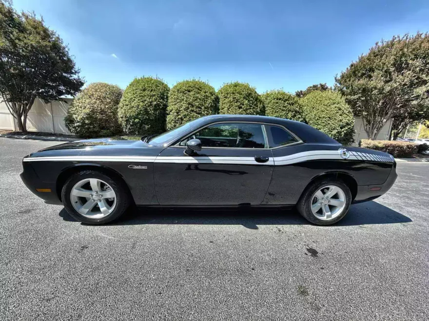 2013 Dodge Challenger SXT photo 1