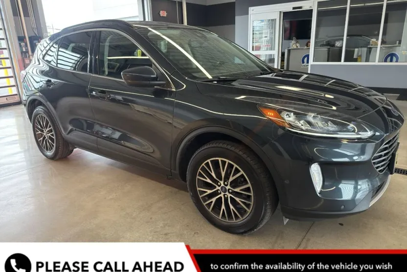 2022 Ford Escape Titanium Plug-In Hybrid photo 1