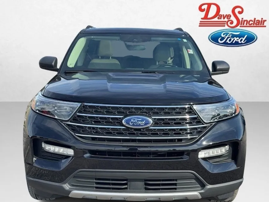 2023 Ford Explorer XLT photo 1
