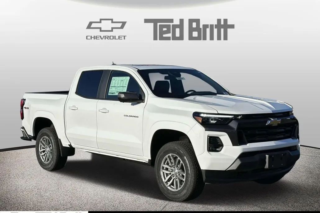 2024 Chevrolet Colorado LT photo 1