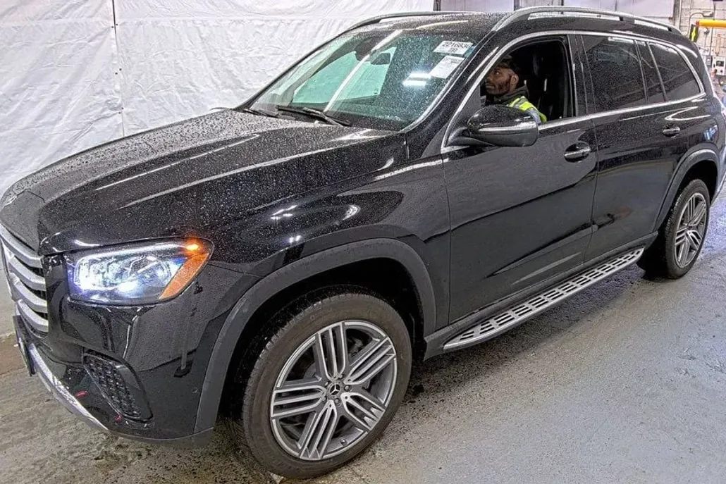 2024 Mercedes Benz GLS 450 photo 1