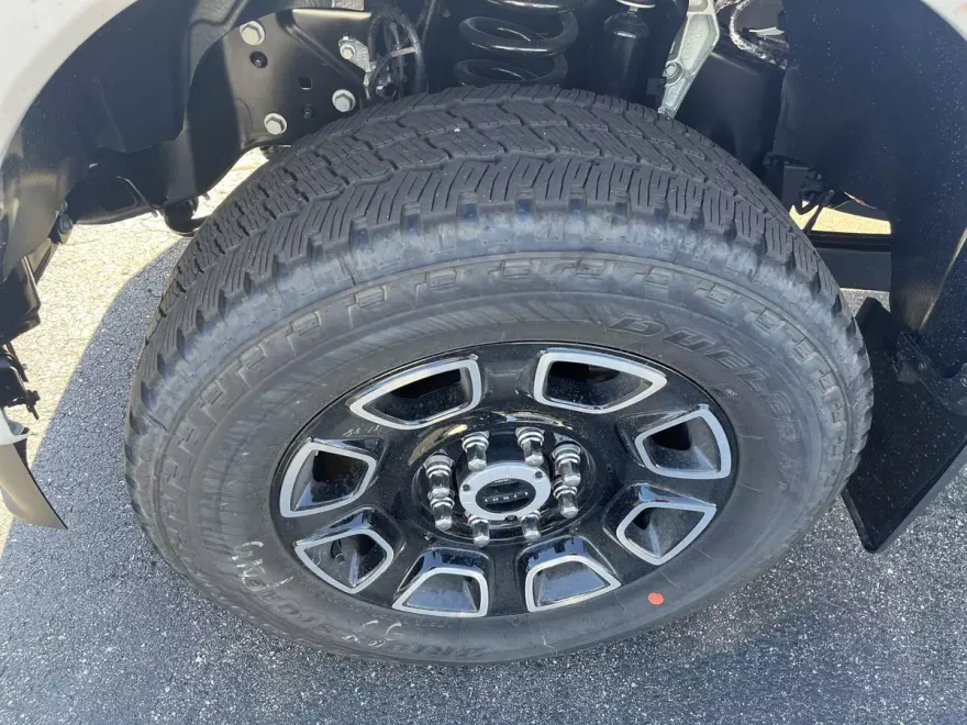 2026 Ford F-350 Platinum photo 1
