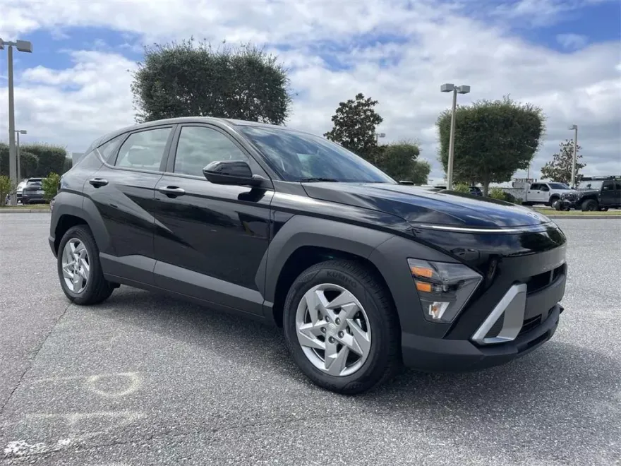 2026 Hyundai Kona SE photo 1