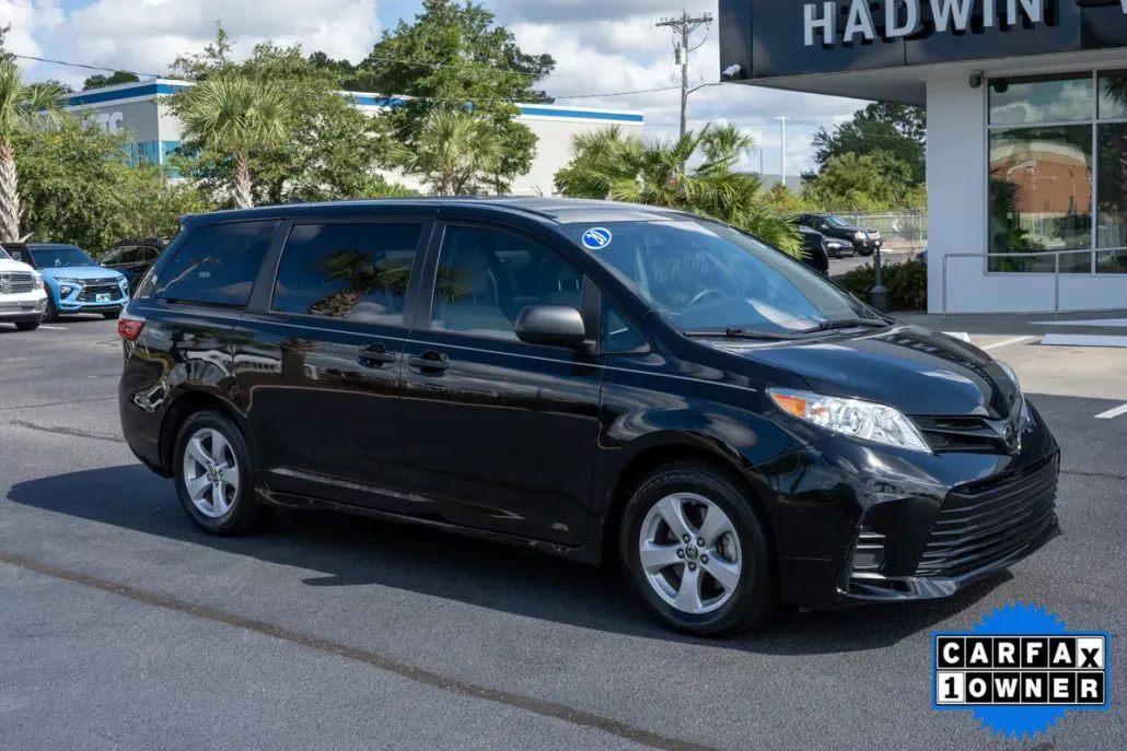 2020 Toyota Sienna L photo 1