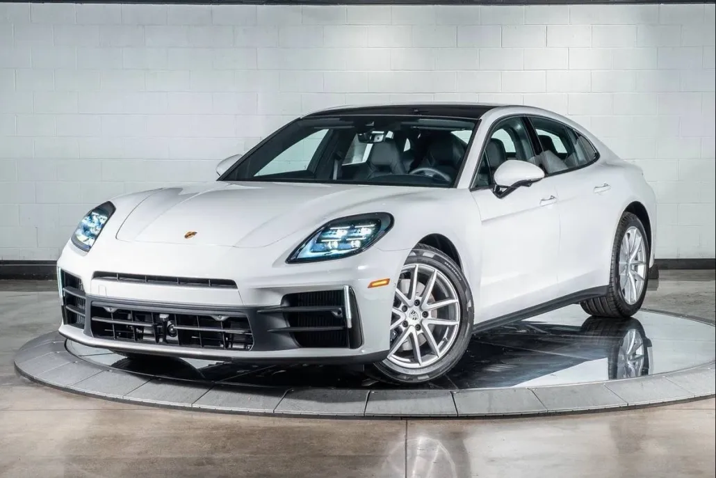 2023 Porsche Taycan Turbo photo 1