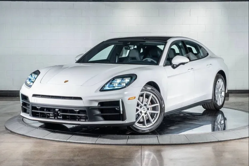 2023 Porsche Taycan Turbo photo 1