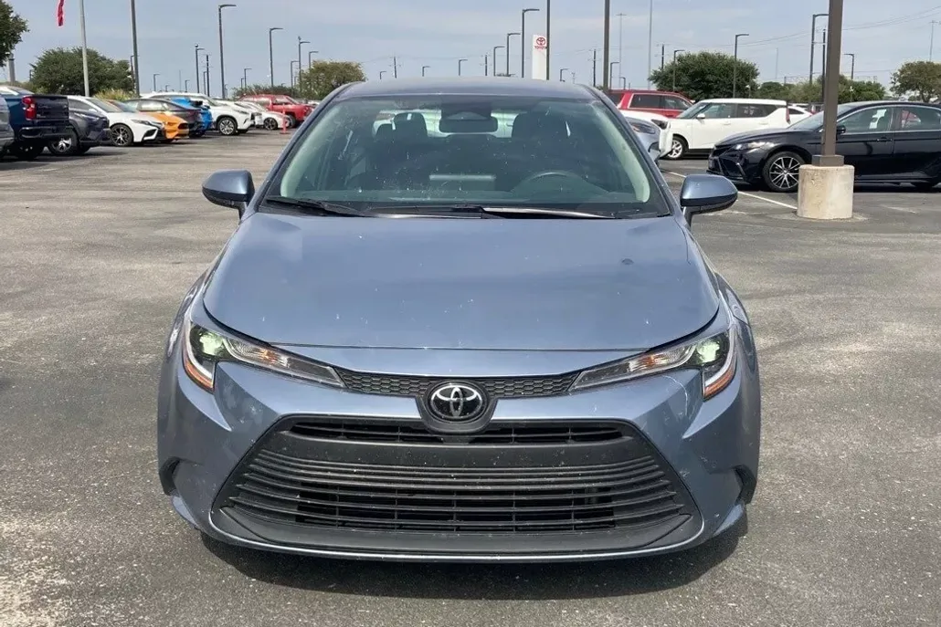 2024 Toyota Corolla LE photo 1