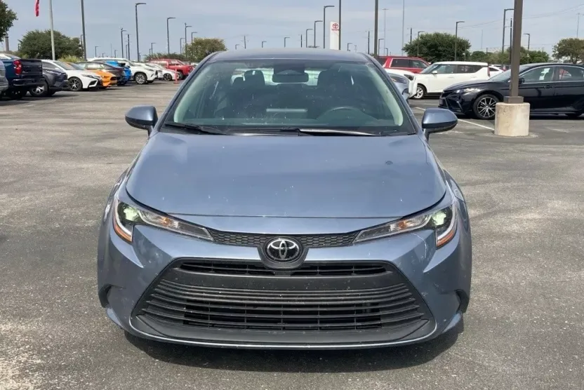 2024 Toyota Corolla LE photo 1