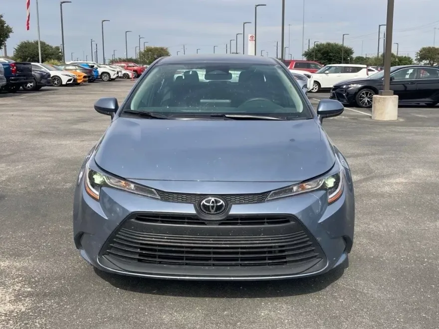 2024 Toyota Corolla LE photo 1