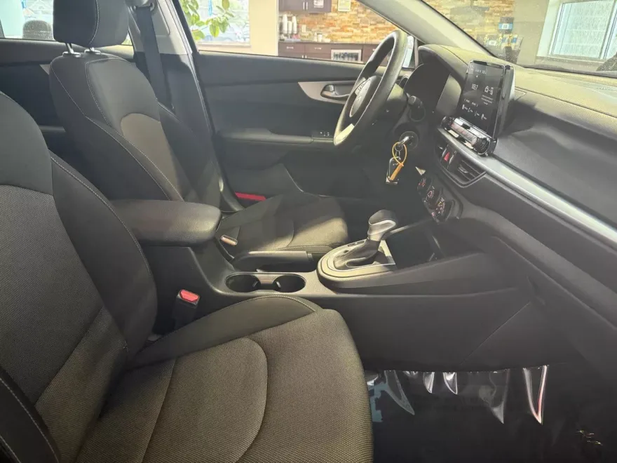 2023 Kia Forte LXS photo 14