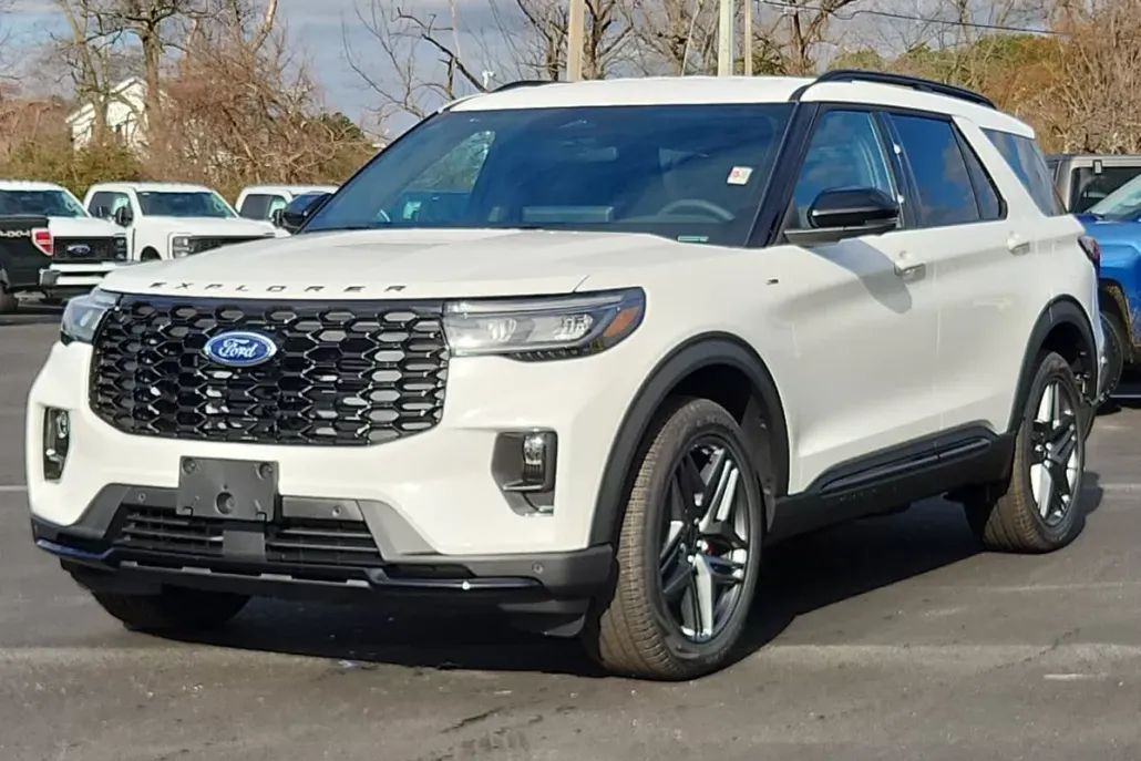 2025 Ford Explorer ST-Line photo 1